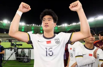 开云体育官方网-日本4-0夺冠又1细节曝光：后卫用头封堵胡荷韬射门，中国队应学习